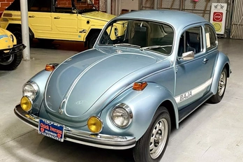 Eladó egy különleges Volkswagen Bogár, lehetetlenül kevés kilométerrel