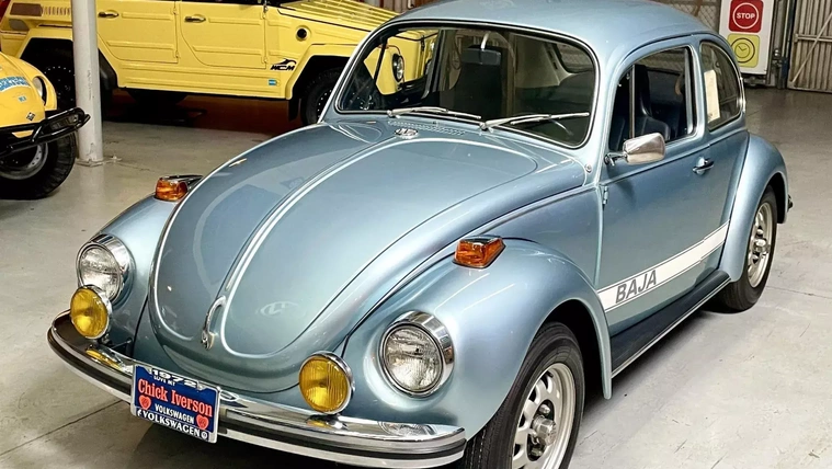 Eladó egy különleges Volkswagen Bogár, lehetetlenül kevés kilométerrel