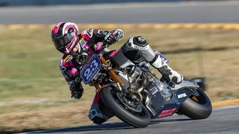 Az Isle of Man TT-re tart Keanu Reeves versenycsapata