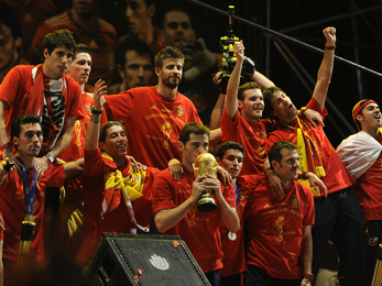 Zúgott a vuvuzela, a spanyolok történelmet írtak