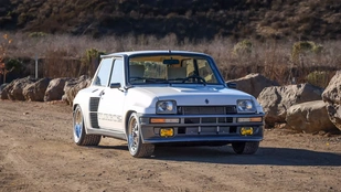 Úgysem találod ki, hogy milyen motor van ebben a gyönyörű Renault R5 Turbo 2-ben