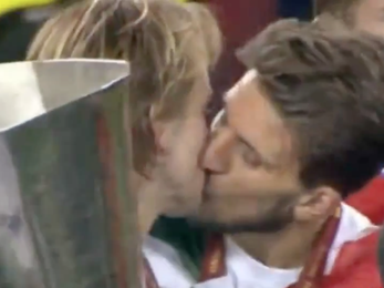 Ilyen csókok a foci-VB-n már nem lesznek