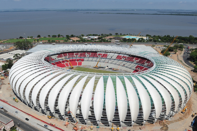A Porto Alegre-i stadion építése sem ment simán, finanszírozási problémákkal is küzdöttek