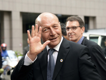 Testvére korrupciós ügye miatt lemondásra szólították fel Basescut