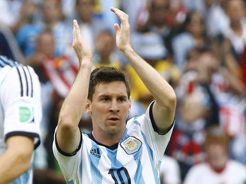 Messi egyre Messibb, de védőket keres, kétségbeesve