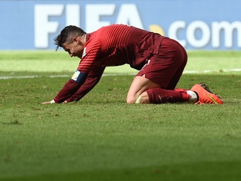 Ronaldo a térde miatt hónapokat kihagyhat