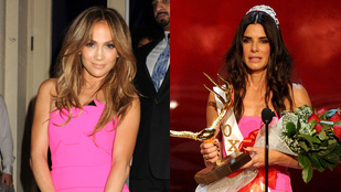 Sandra Bullock Jennifer Lopez ruhájában lett az évtized jó csaja
