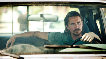 Furfangos magánnyomozót alakít Christian Bale