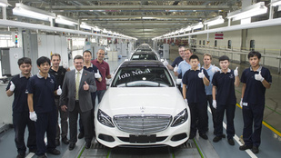 Már gyártják az elnöki Mercedes C osztályt