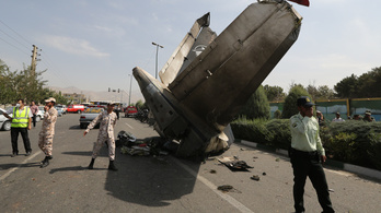 Lakóházakba csapódott egy repülő Iránban