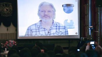 Assange két év után előjön