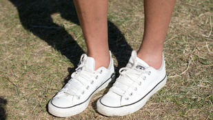 Így marad tartósan tiszta fehér cipője