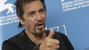 Pacinónak filmen is 30 évvel fiatalabb nője van