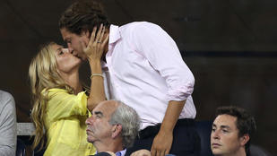 Heidi Klum teniszmeccsen tapadt fiúja szájára