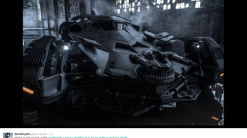 Zack Snyder megmutatta a Batmobile-t