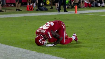 Már az imádkozásért is büntetnek az NFL-ben