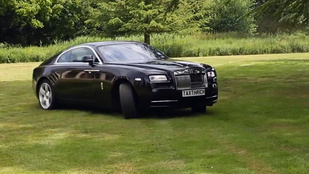 Rolls-Royce driftel a kertben
