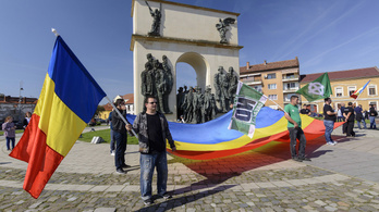 A románok 13 gyilkosa ellen tüntettek Aradon