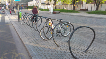 Ész nélkül költenek a kerületek biciklitárolókra