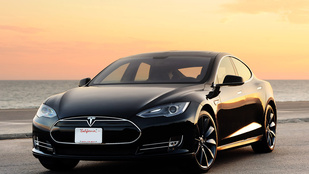 Ötvenezer Tesla Model S az utakon