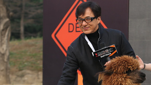Jackie Chan szürreális sajtótájékoztatót tartott