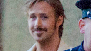 Hogy áll Ryan Goslingnak a bajusz?