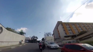 A brazil motoros rendőr nem szarozik