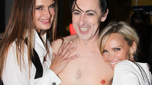 Johnny Depp-pel és Brooke Shieldsszel is fényképezkedett félpucéran