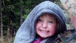 Egy erdőben, mosolyogva találták meg az eltűnt kétéves kislányt