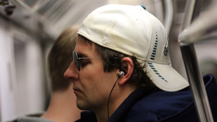 Bradley Cooper félálomban metrózott