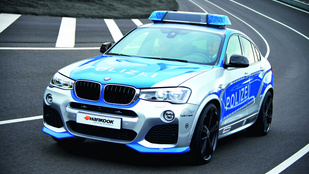 BMW X4 rendőr-gúnyában