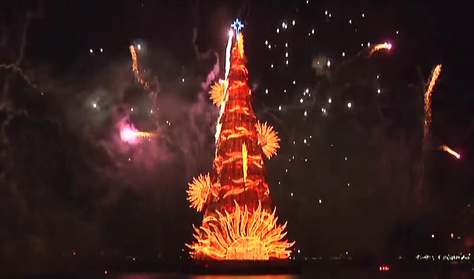 Brazíliában vízen lebeg az óriás karácsonyfa