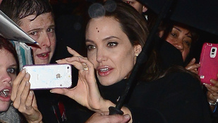Angelina Jolie megint jófejkedett a rajongóival