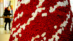 10 ezer rózsából készült a kínai karácsonyfa