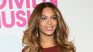 Beyonce megmutatta jókora combjainak tetejét