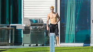 Justin Bieber rosszkor nyúlt a nadrágjába