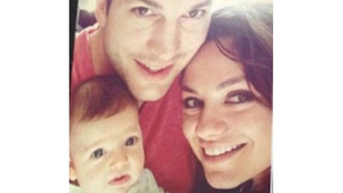 Ashton Kutcher és Mila Kunis családi képet posztolt kislányukkal