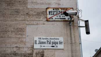 Hogyan rövidítsük a Szent II. János Pál pápa teret? Vannak tippjeink