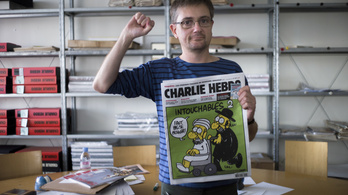 Charlie Hebdo: felgyújtották, betiltották, de a franciák támogatják