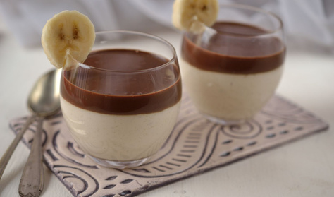 Lágy, könnyű édesség: csokis pohárkrém banánhabbal
