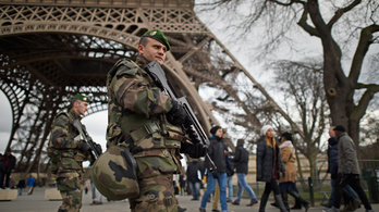 Tízezer katonát mozgósított Franciaország