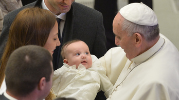 A nyilvános szoptatásért szólalt fel a pápa