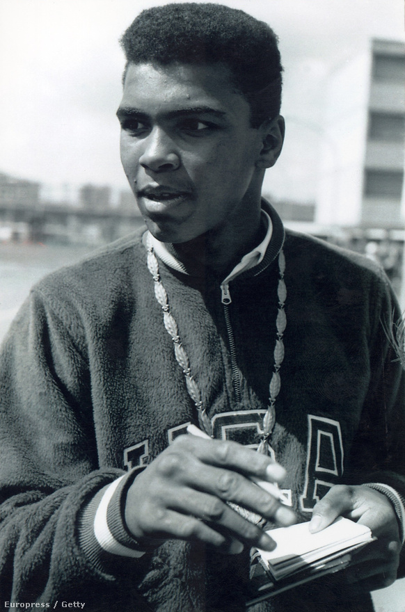 Minden idők legnagyobb bokszolója, ez a cimke örökre Muhammad Alin marad, még akkor is, ha eredményekben túlszárnyalják. A Cassius Clayként született bunyós amatőrként kezdte, gyors karriert csinált, 18 évesen, Rómában már olimpiai bajnok volt félnehézsúlyban.