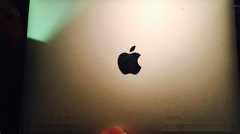 Itt a világvége: nem lesz világító alma az új Macbook Airen