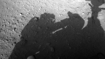 Emberi árnyékot fényképezett a Marson a Curiosity?