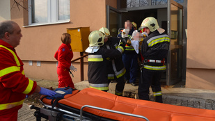 Kizuhant egy férfi az ablakon Budapesten