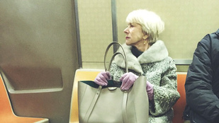 Tudja mi a sikkes? Helen Mirren a metrón!