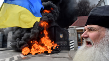 Tüntetők ostromolták a kijevi elnöki hivatalt
