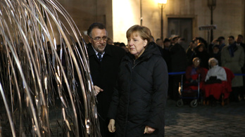 A külügy leszedette volna az EU-zászlókat Merkel–Mazsihisz-találkozón
