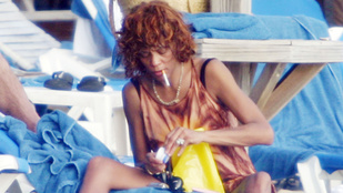 Előkerült néhány nyaralós kép Whitney Houstonról